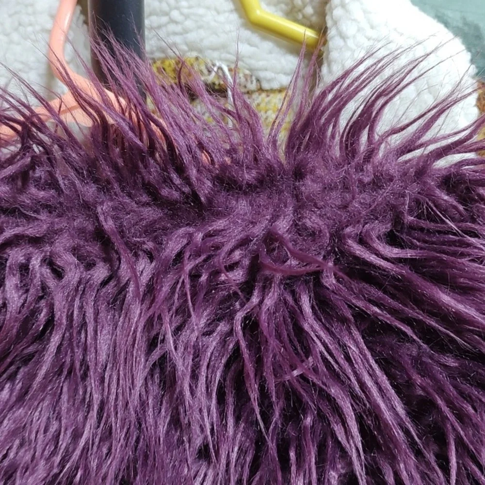 Donna Salyers' Fabulous Furs - Picture 9 of 10